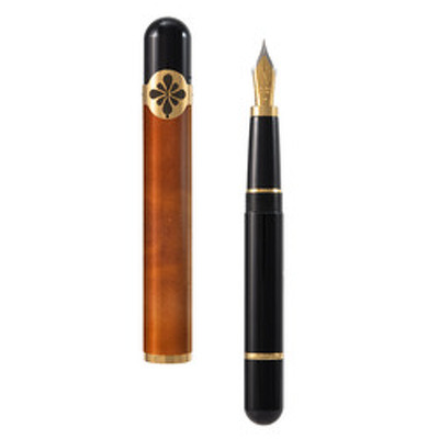 Stilou DIPLOMAT XO, cu penita M, din otel inoxidabil - leather light brown gold